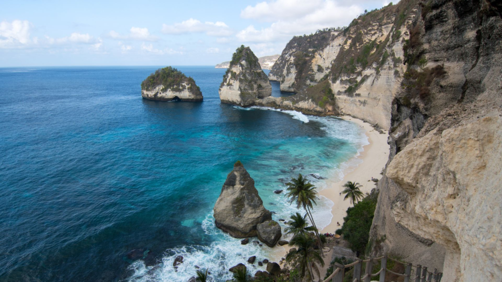 Diamond Beach — East Nusa Penida Tour